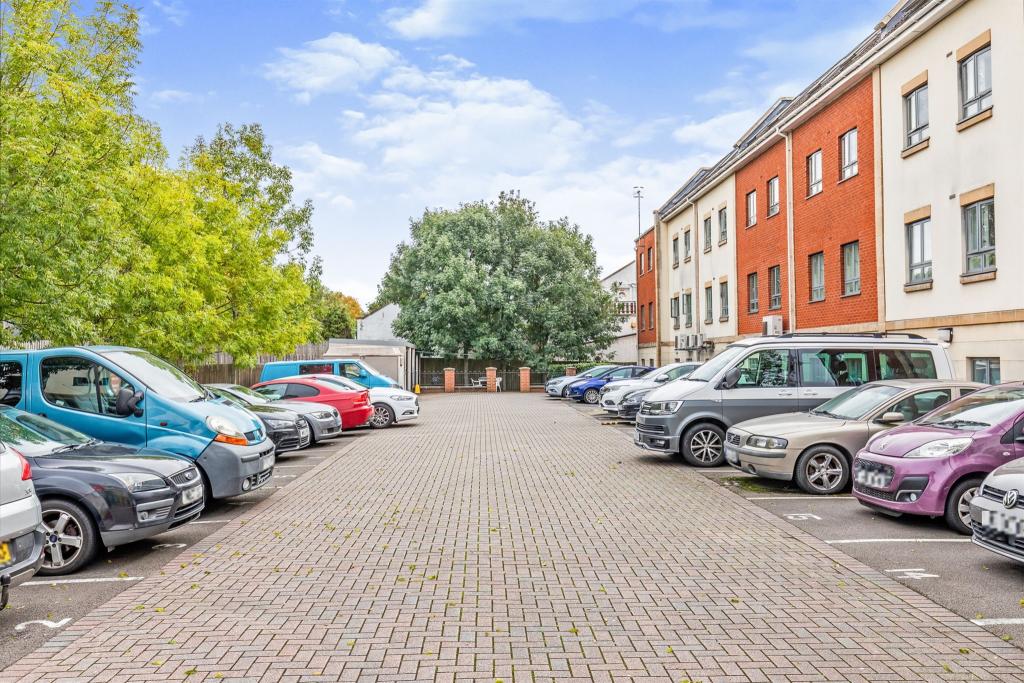 2 bedroom apartment for sale in Avonmouth Road, Bristol, BS11