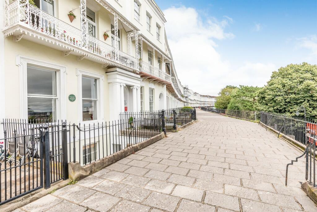 1 bedroom apartment for sale in Royal York Crescent, Bristol, BS8