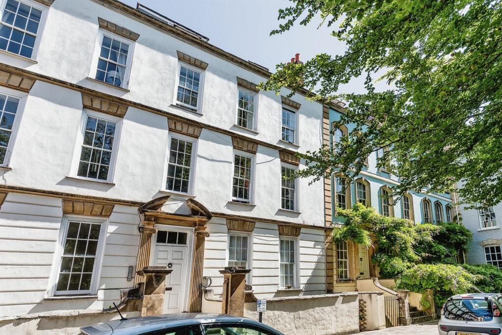 2 bedroom ground floor flat for sale in Dowry Square, Bristol, BS8