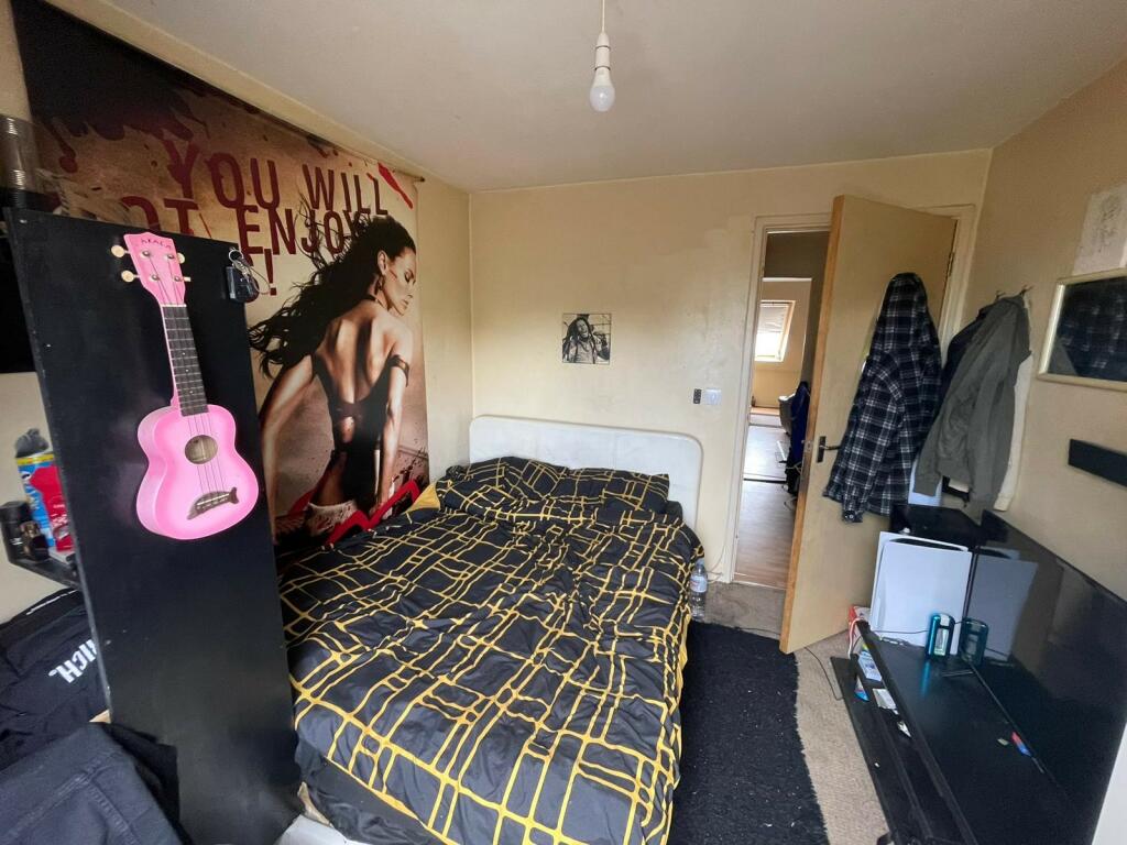Additional property image - Avonmouth Road, Bristol