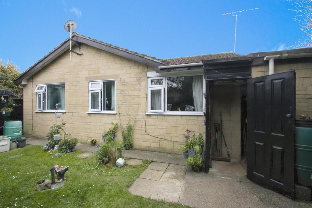 3 bedroom detached bungalow for sale in Shaw Hill, Shaw, Melksham, SN12