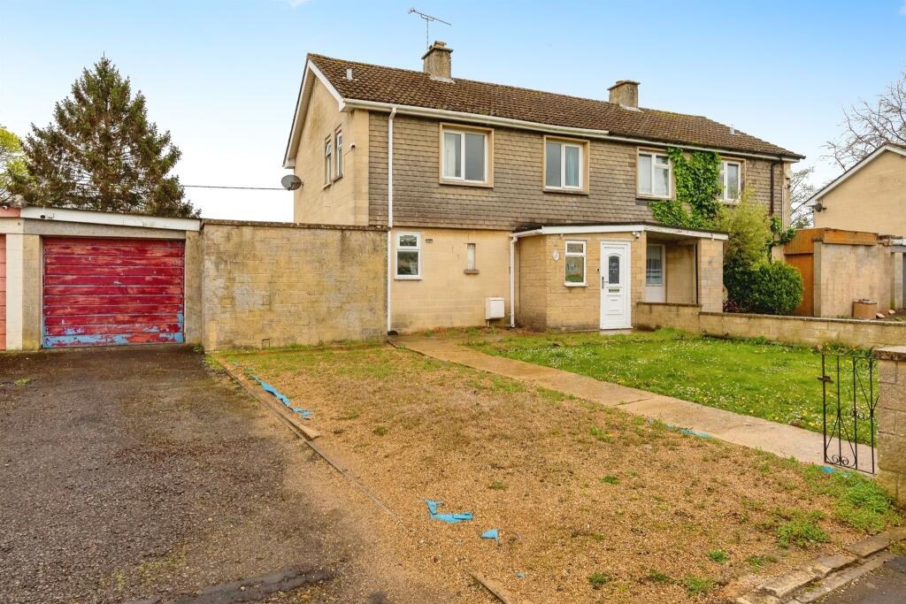3 bedroom semidetached house for sale in Kings Avenue, Corsham, SN13