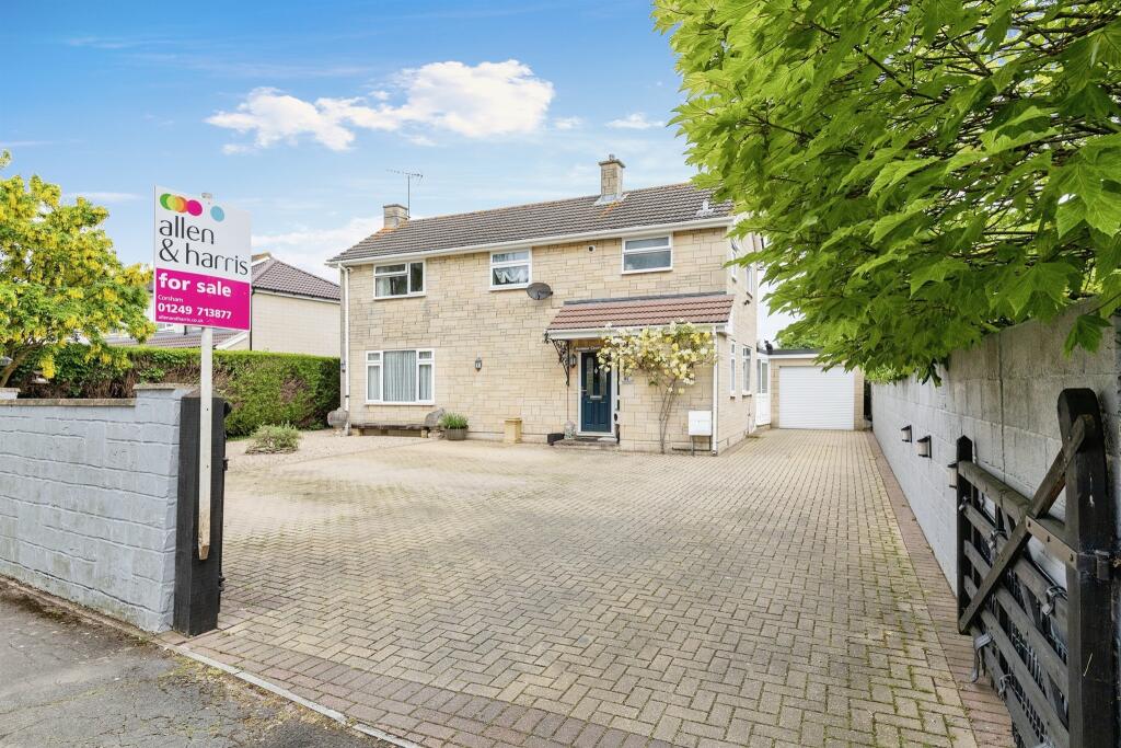 3 bedroom detached house for sale in Dicketts Road, Corsham, SN13