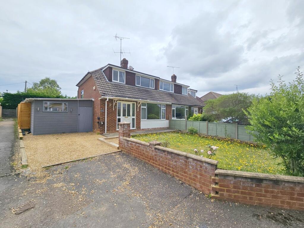 3 bedroom semidetached house for sale in Leyland Gardens, Shinfield