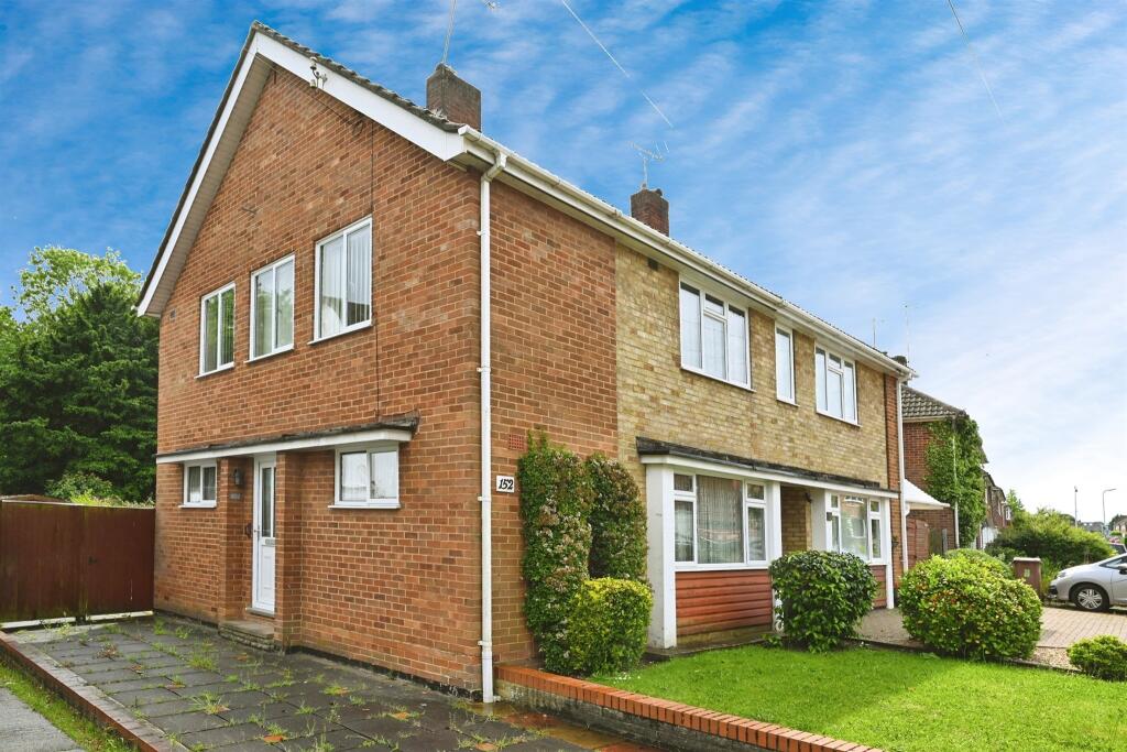 3 bedroom semi-detached house for sale in Silverdale Road, Earley, Reading, RG6