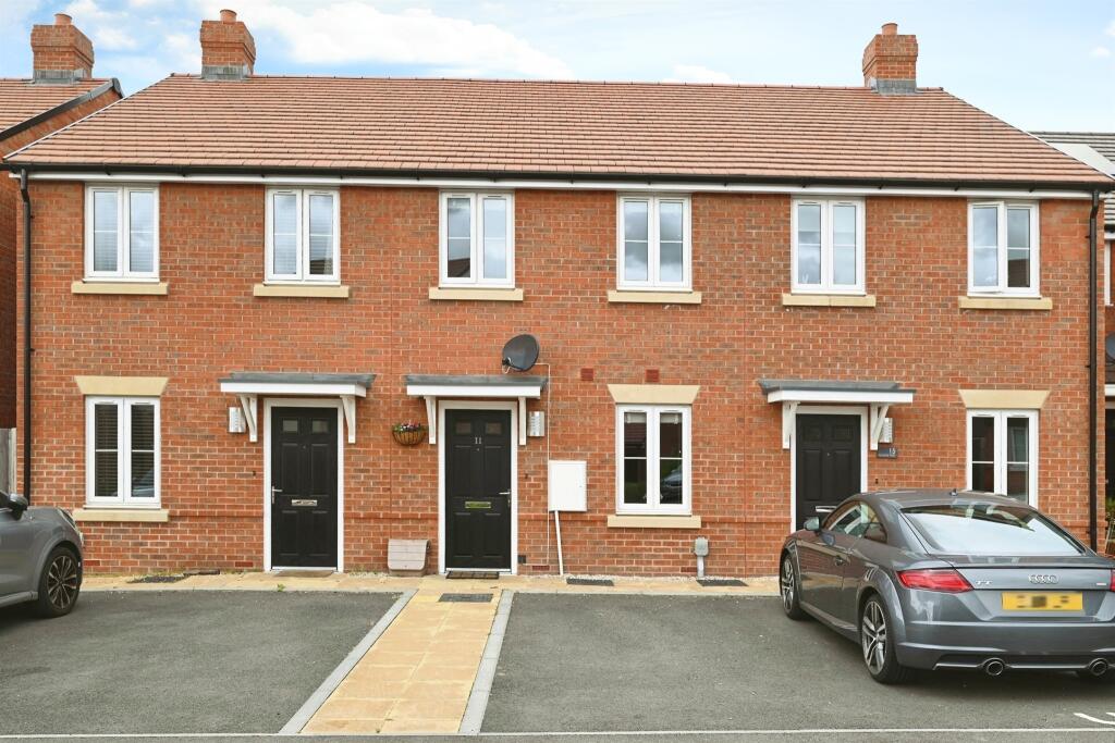 2 bedroom terraced house for sale in Newlands Close, Shinfield, READING