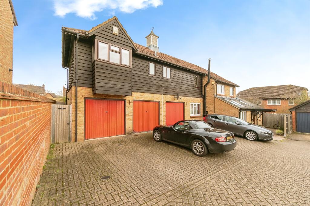 Main image of property: Broad Hinton, Twyford, READING