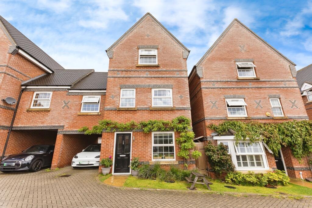 Main image of property: Hawthorn, Shinfield, Reading