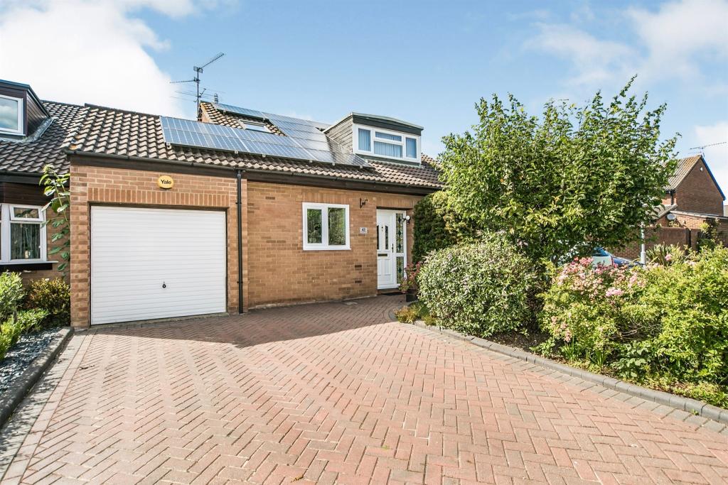 3 bedroom detached house for sale in Hawkedon Way, Lower Earley