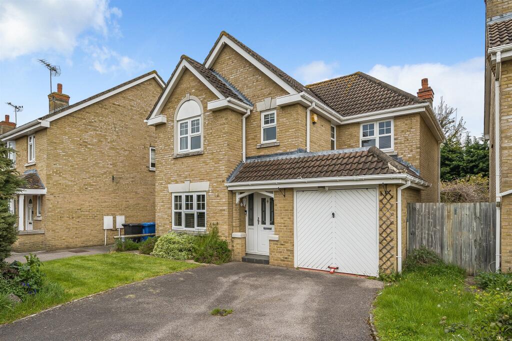 4 bedroom detached house for sale in Heynes Green, Maidenhead, SL6