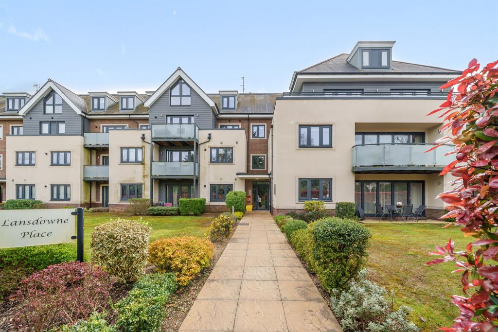 2 bedroom apartment for sale in Institute Road, Taplow, Maidenhead, SL6