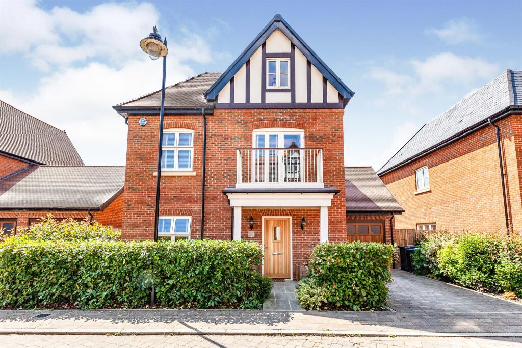 4 bedroom detached house for sale in Laychequers Meadow, Taplow