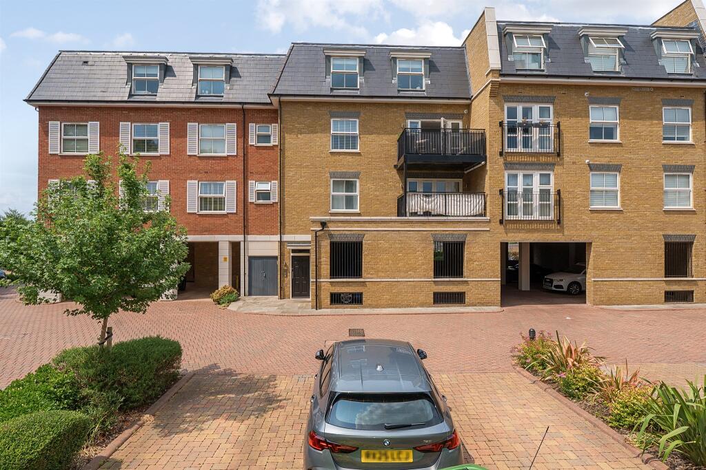 Main image of property: Oldfield Road, Maidenhead