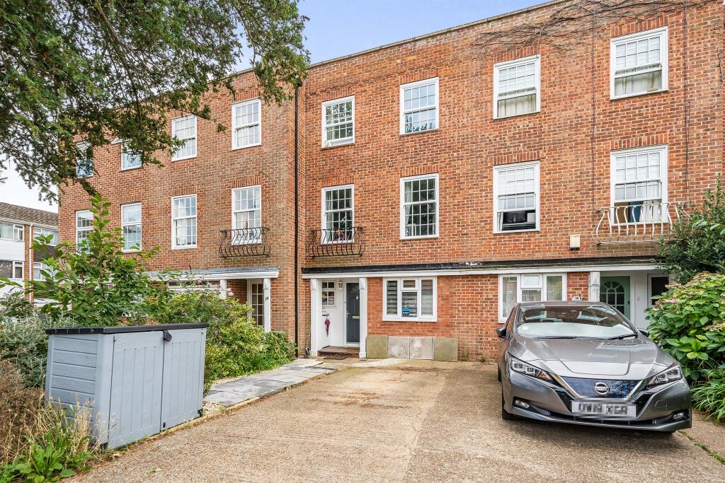Main image of property: Wayside Mews, Maidenhead