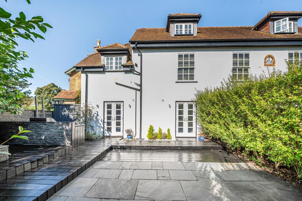 Main image of property: Boulters Lock Island, Maidenhead