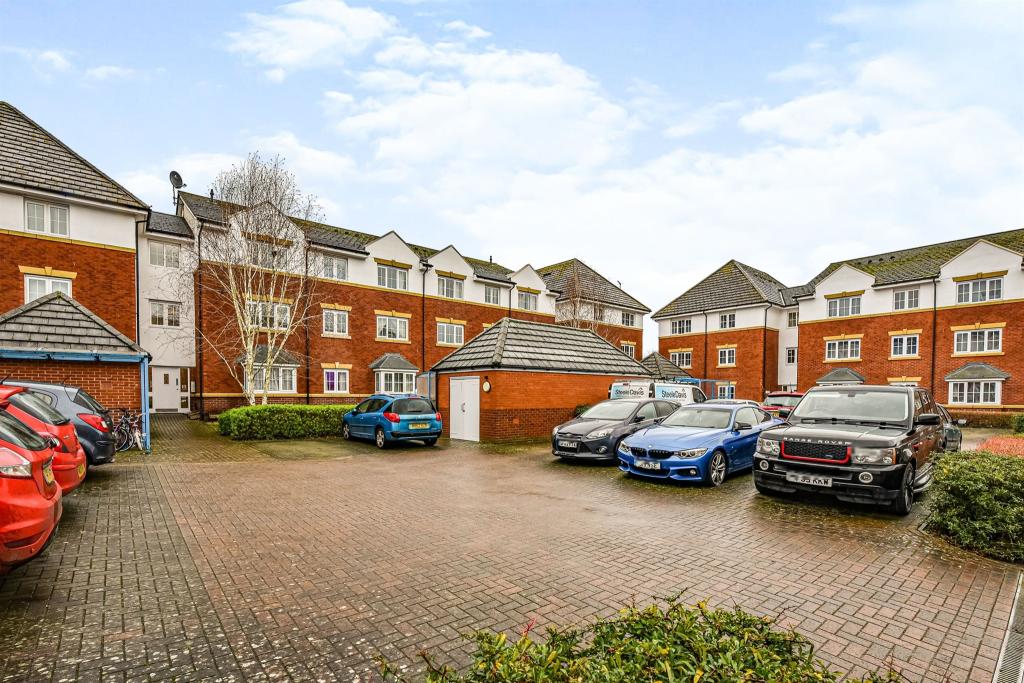 1 bedroom apartment for sale in White Horse Way, Devizes, SN10