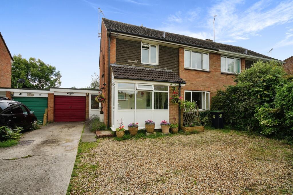 3 bedroom semidetached house for sale in Broadleas Road, Devizes, SN10