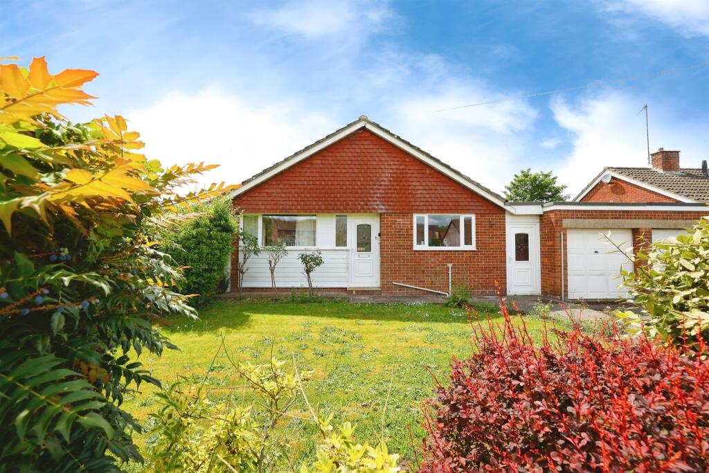2 bedroom bungalow for sale in Brickley Lane, Devizes, SN10