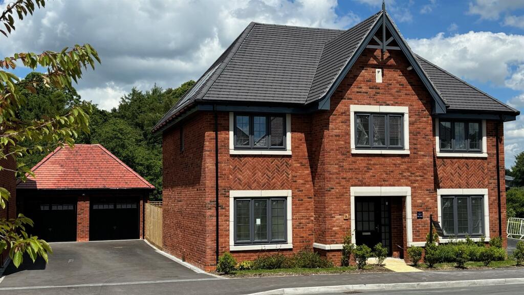 4 bedroom detached house for sale in Lavington Lane, Littleton Panell