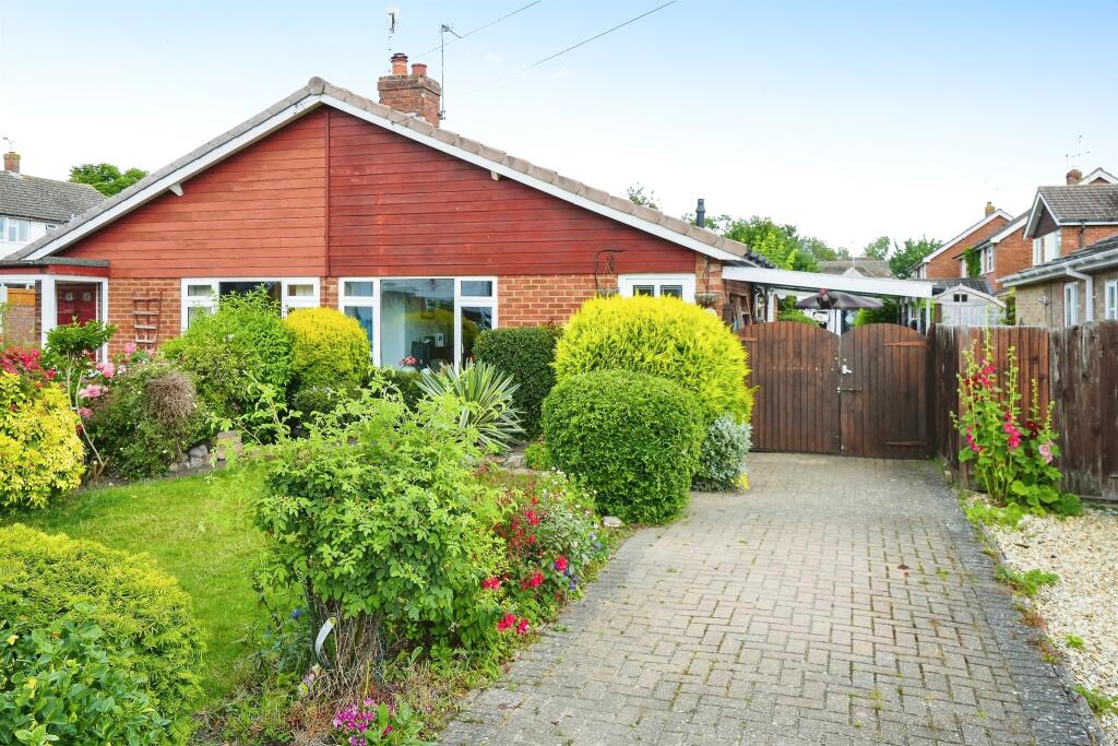 2 bedroom semidetached bungalow for sale in Portway, DIDCOT, OX11