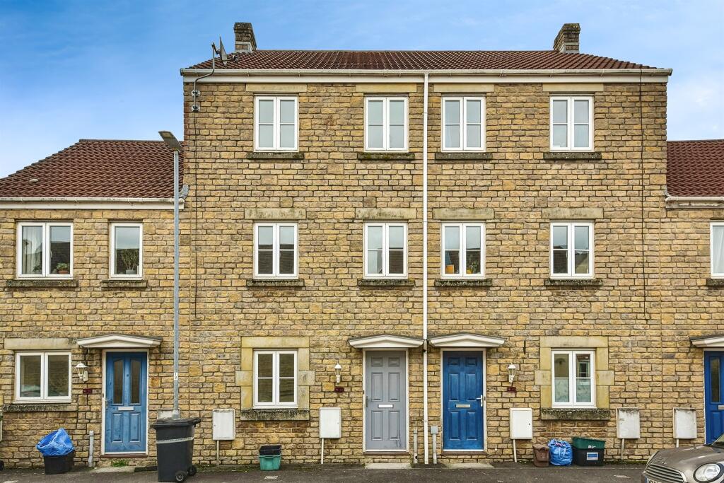 4 bedroom terraced house for sale in Wallington Way, Frome, BA11