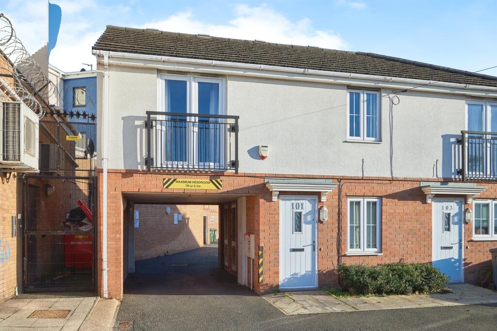 2 bedroom flat for sale in Shard End Crescent, Birmingham, B34