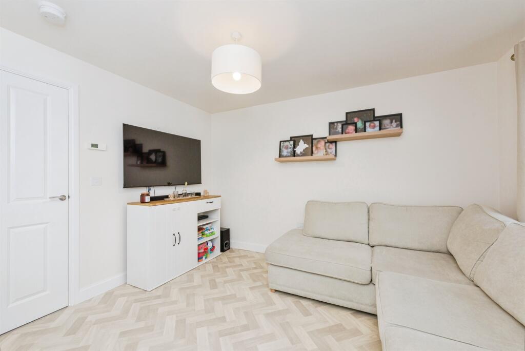Additional property image - Dashwood Close, Tamworth