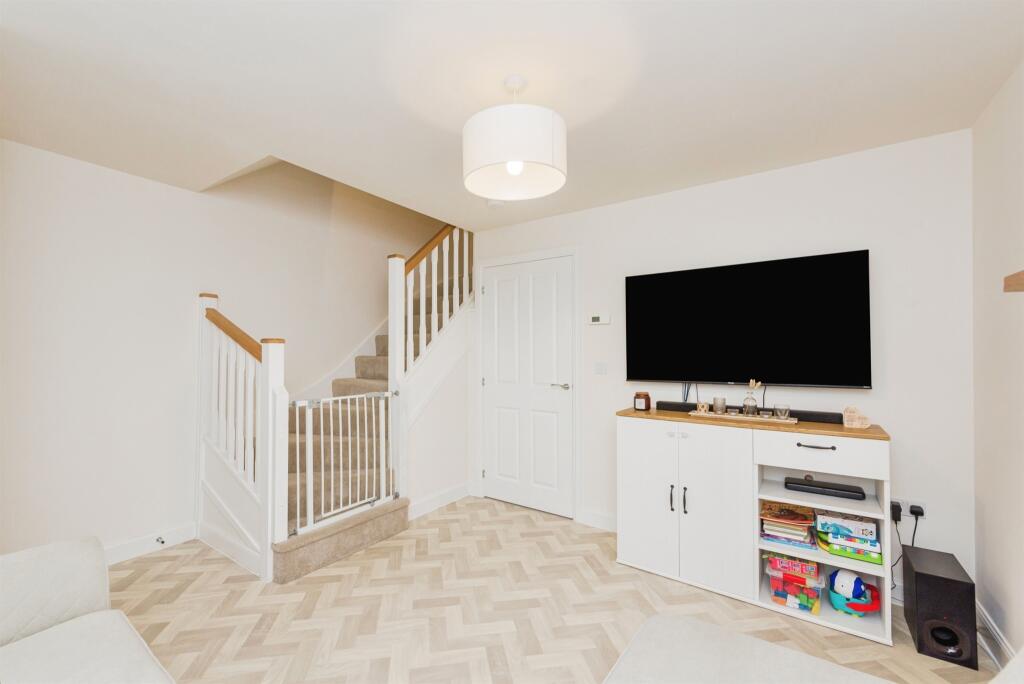 Additional property image - Dashwood Close, Tamworth