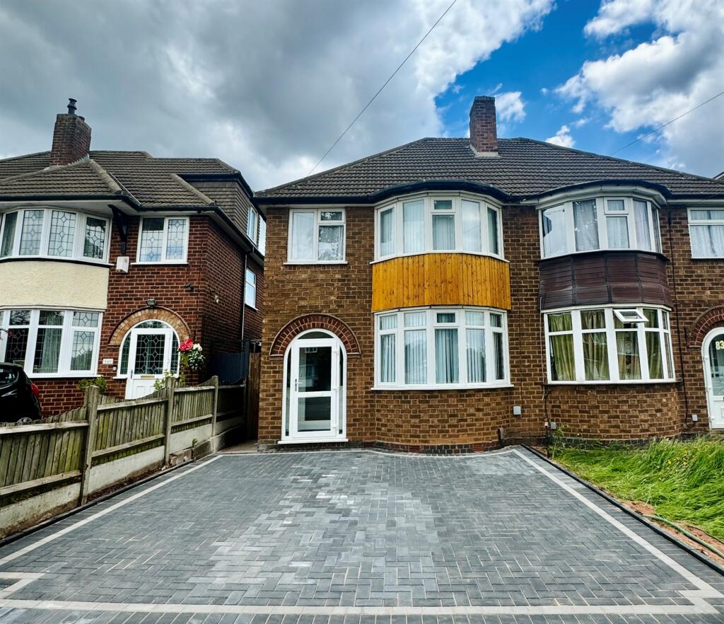 3 bedroom semidetached house for sale in Aldridge Road, Great Barr