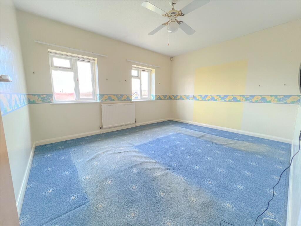 2 bedroom terraced house for sale in White Horse Road, Cricklade