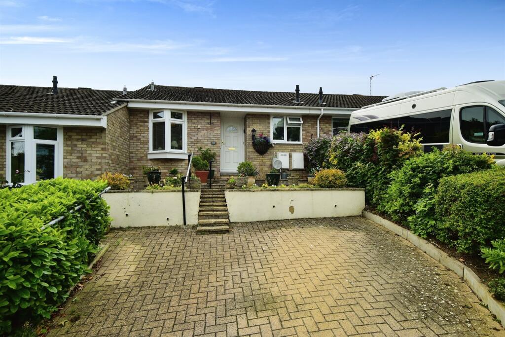 2 bedroom terraced bungalow for sale in The Cullerns, Highworth, Swindon, SN6