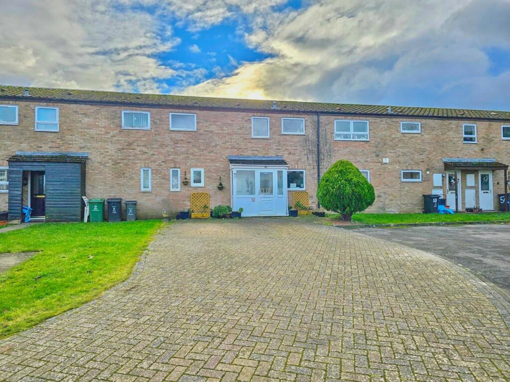 3 bedroom terraced house for sale in Edencroft, Highworth, Swindon, SN6