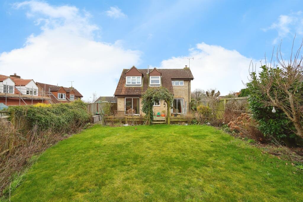 3 bedroom detached house for sale in The Dormers, Highworth, Swindon, SN6