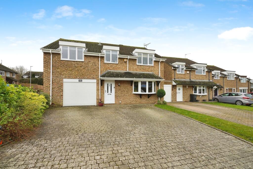 5 bedroom link detached house for sale in Sevenfields, Highworth