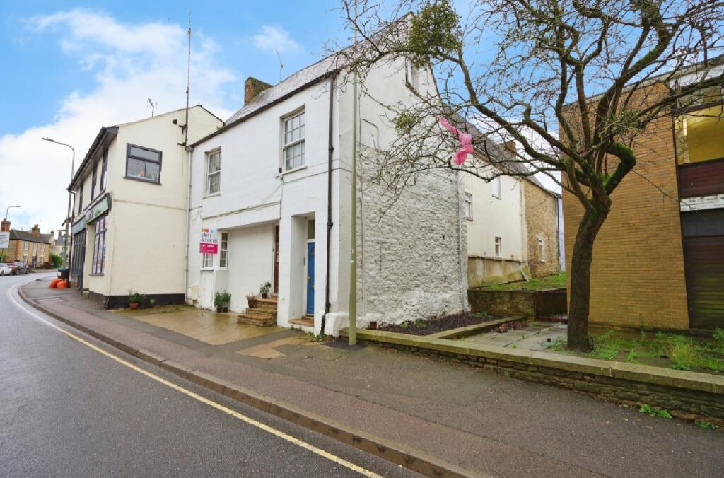 4 bedroom town house for sale in Marlborough Street, Faringdon, SN7