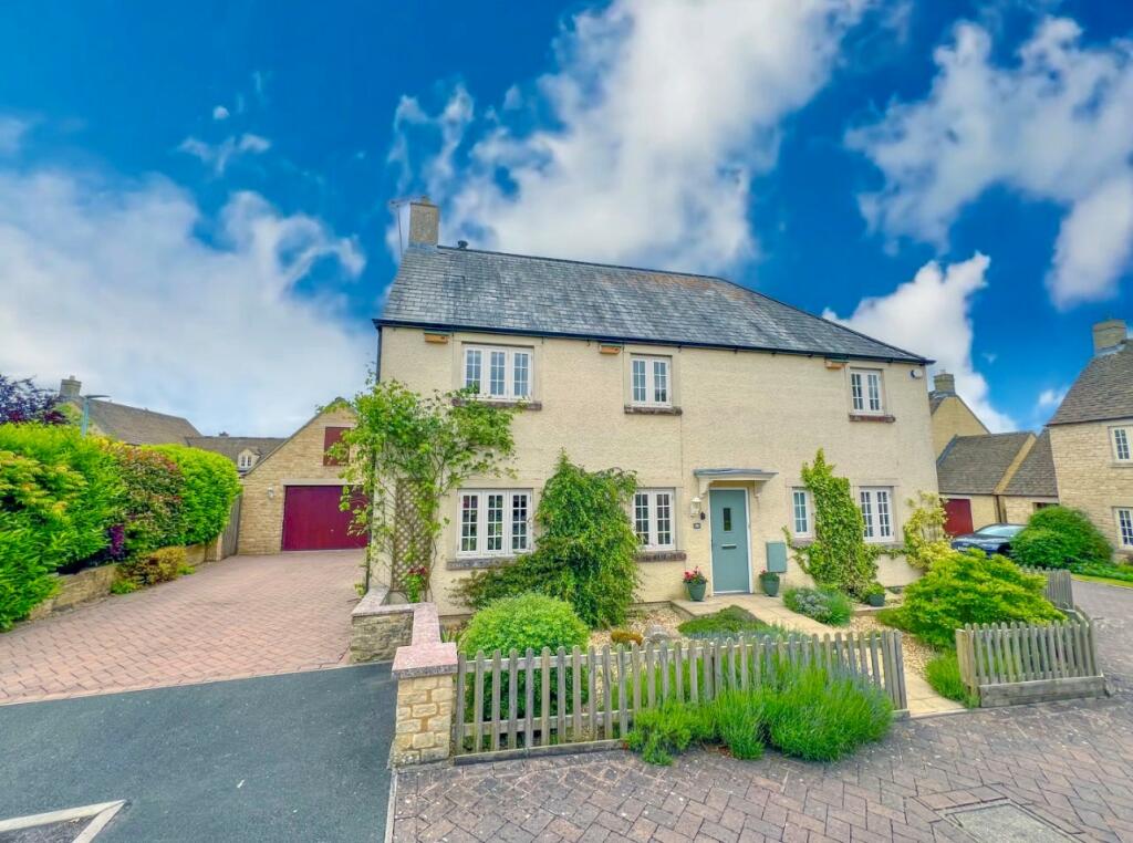4 bedroom detached house for sale in The Wern, Lechlade, GL7