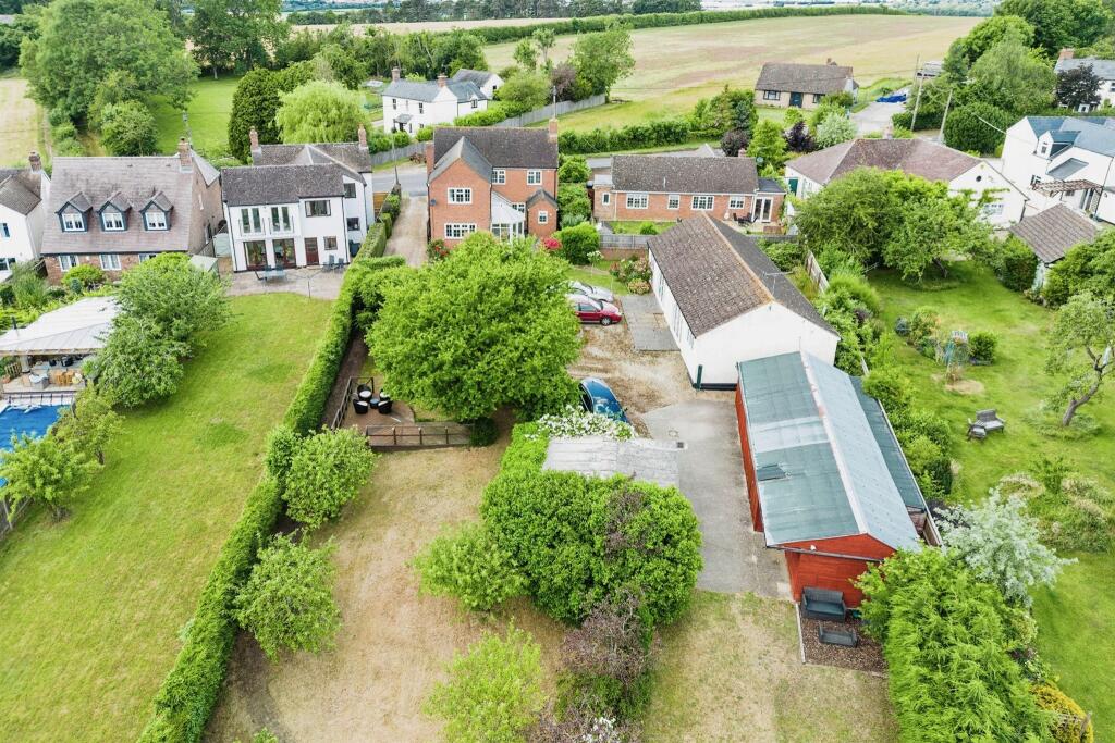 6 bedroom detached house for sale in Wheatley Road, Garsington, Oxford