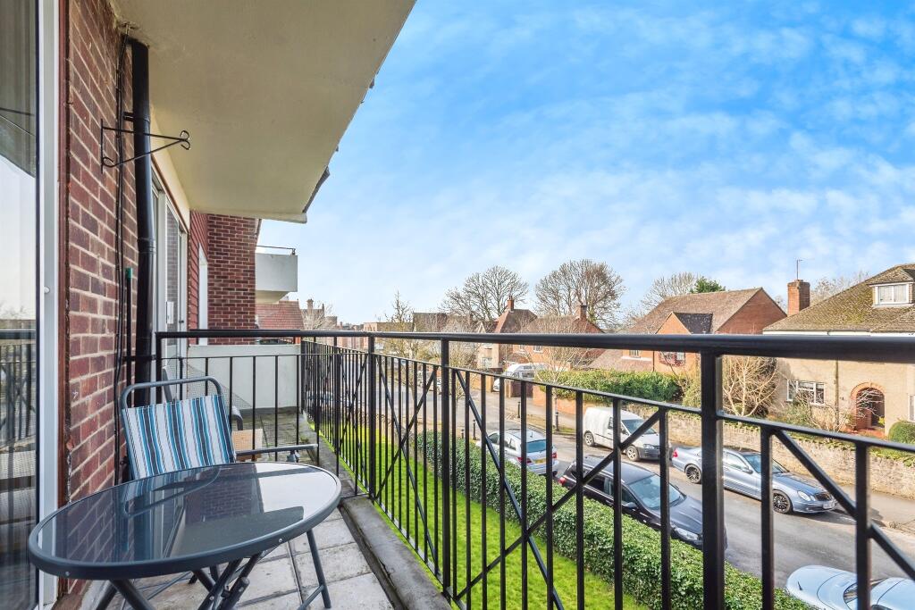 Main image of property: Silkdale Close, Oxford