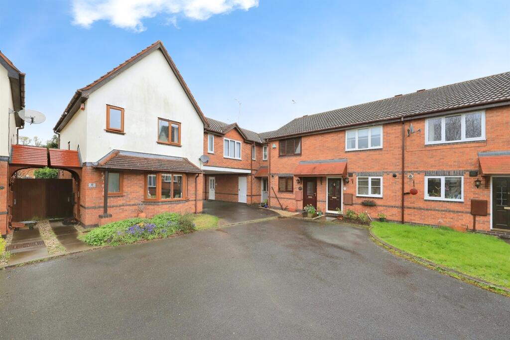3 bedroom end of terrace house for sale in The Briars, Hagley
