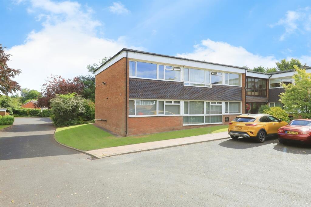 3 bedroom apartment for sale in Pinewoods Court, Hagley, Stourbridge, DY9