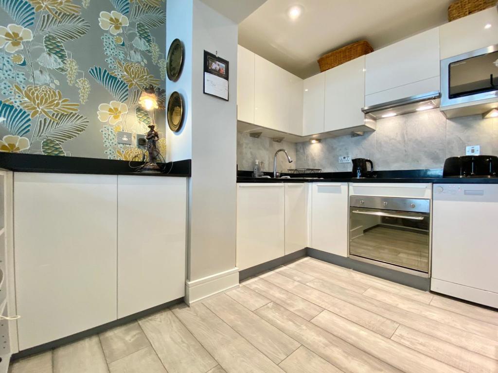 2 bedroom bungalow for sale in Hayes Road, Sully, Penarth, CF64