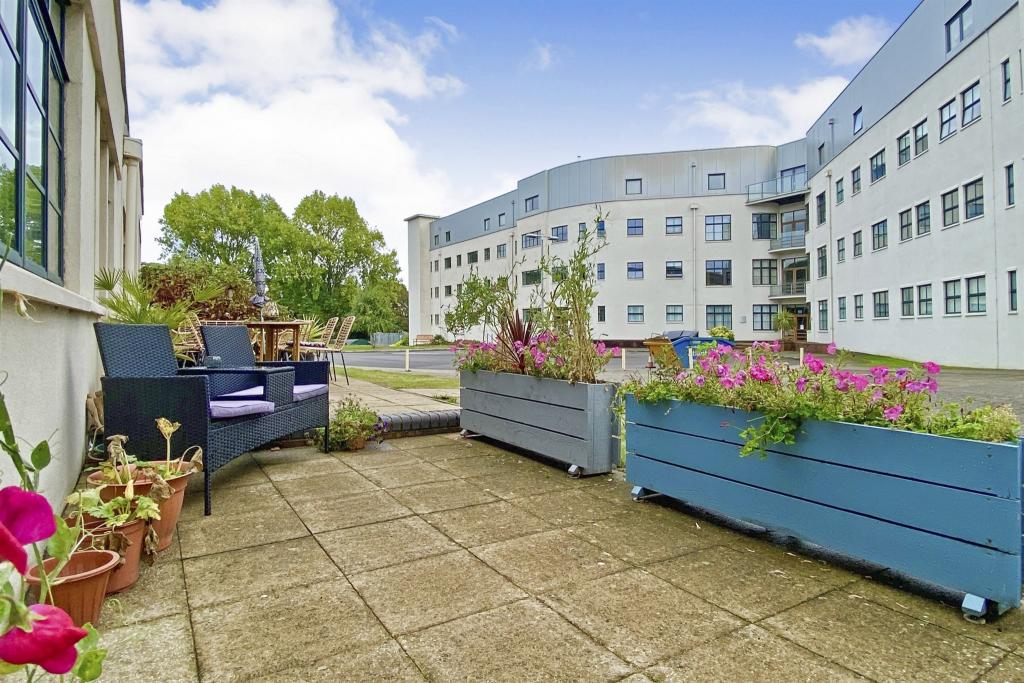 2 bedroom bungalow for sale in Hayes Road, Sully, Penarth, CF64