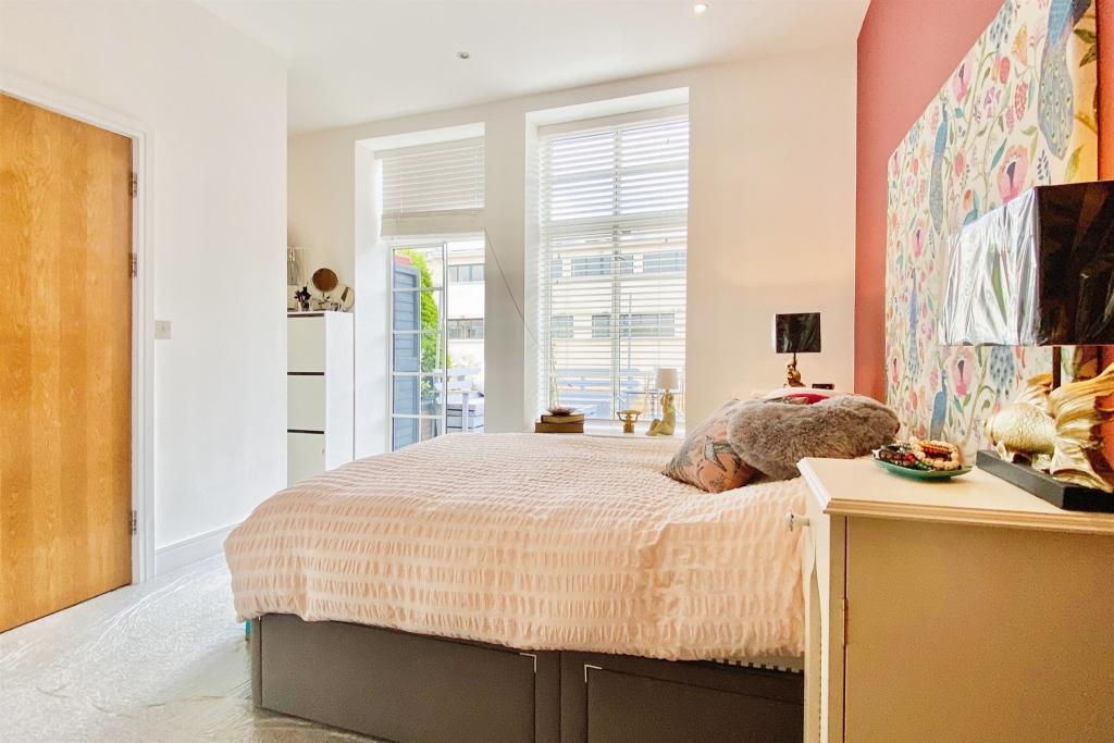 2 bedroom bungalow for sale in Hayes Road, Sully, Penarth, CF64