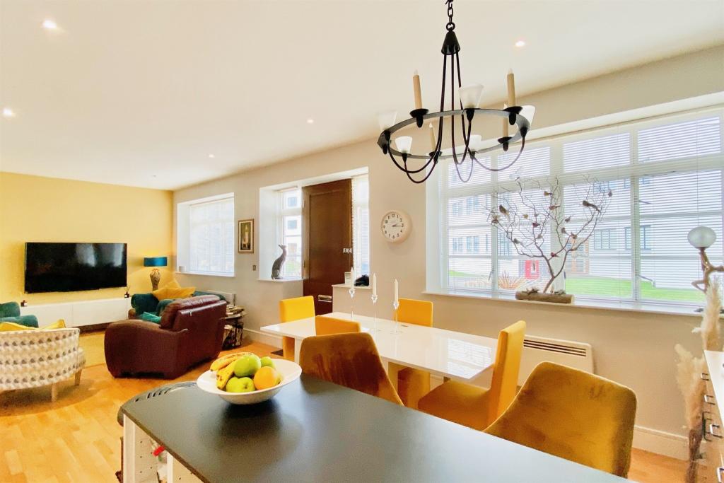 2 bedroom bungalow for sale in Hayes Road, Sully, Penarth, CF64