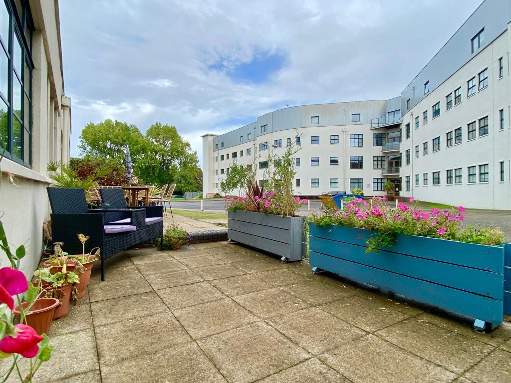 2 bedroom bungalow for sale in Hayes Road, Sully, Penarth, CF64