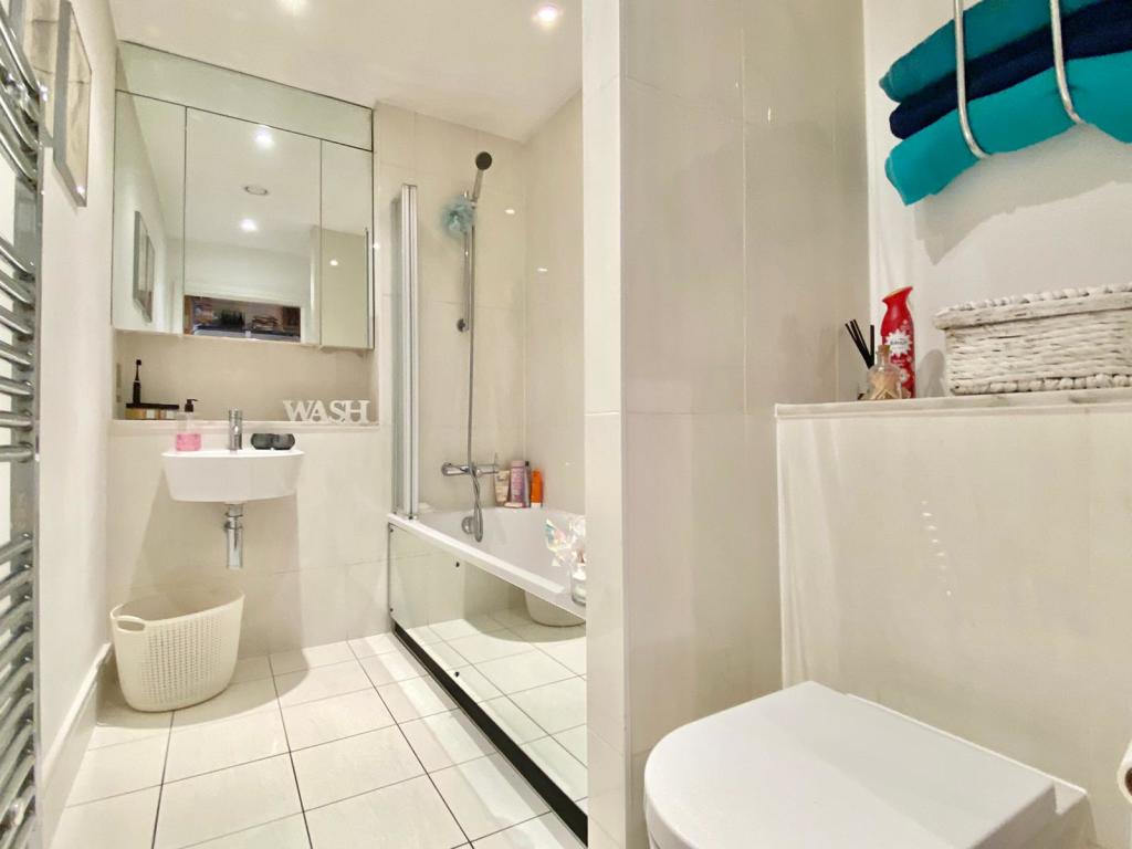 2 bedroom bungalow for sale in Hayes Road, Sully, Penarth, CF64