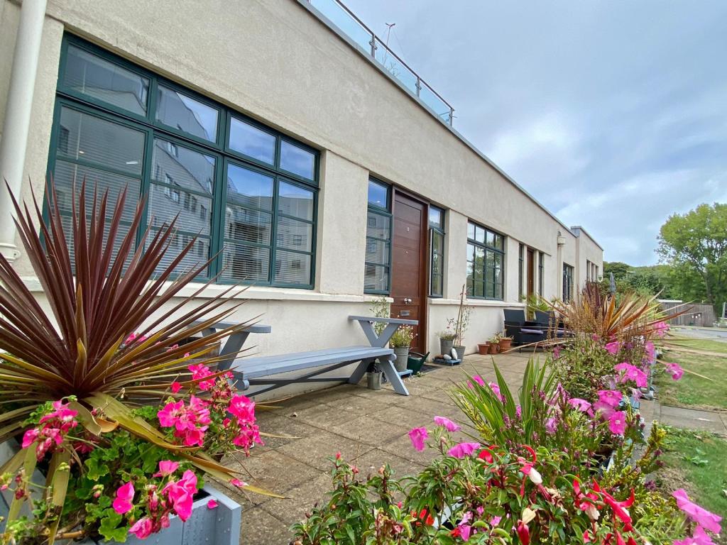 2 bedroom bungalow for sale in Hayes Road, Sully, Penarth, CF64