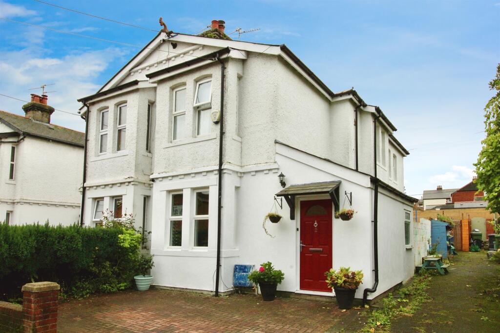 3 bedroom semidetached house for sale in Greenfield Avenue, Dinas