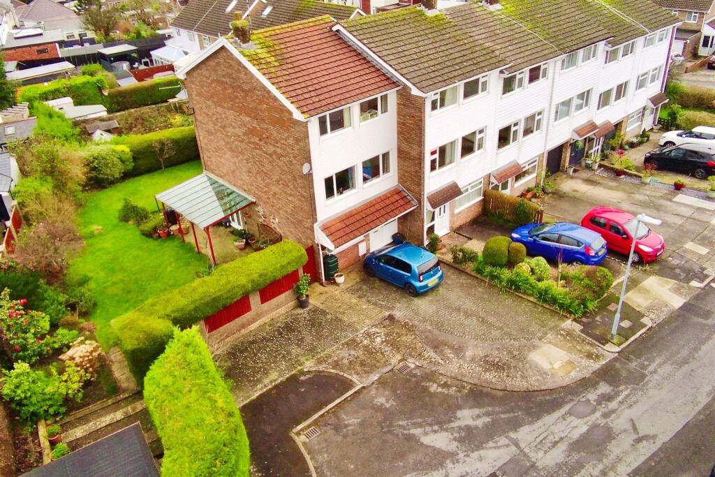 4 bedroom end of terrace house for sale in Summerland Close, Llandough, Penarth, CF64