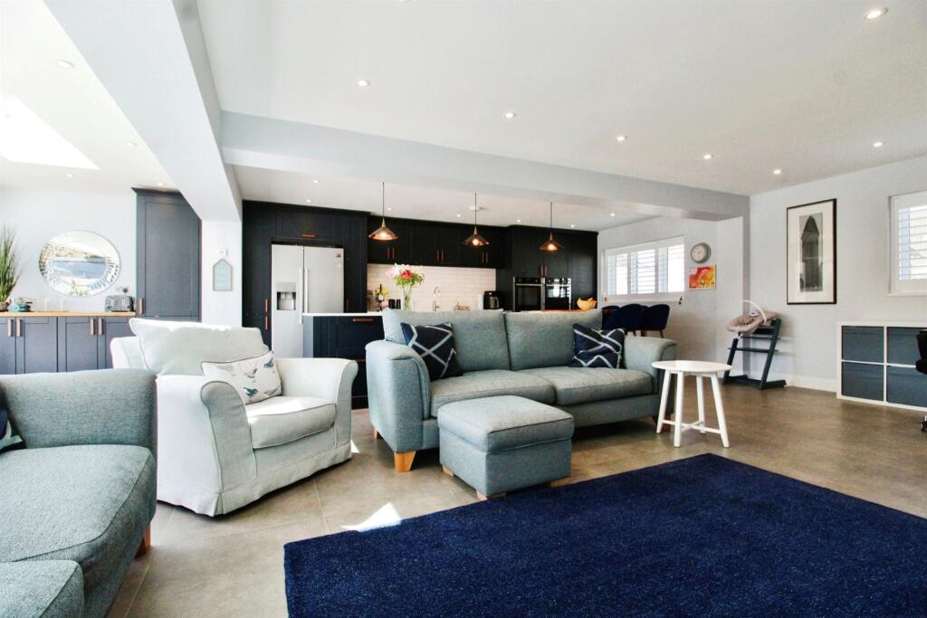 Additional property image - Cog Road, Sully, Penarth
